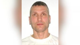 VIDEO Dacă îl vedeți, sunați imediat la 112! Este unul dintre cei mai periculoși criminali în serie din România